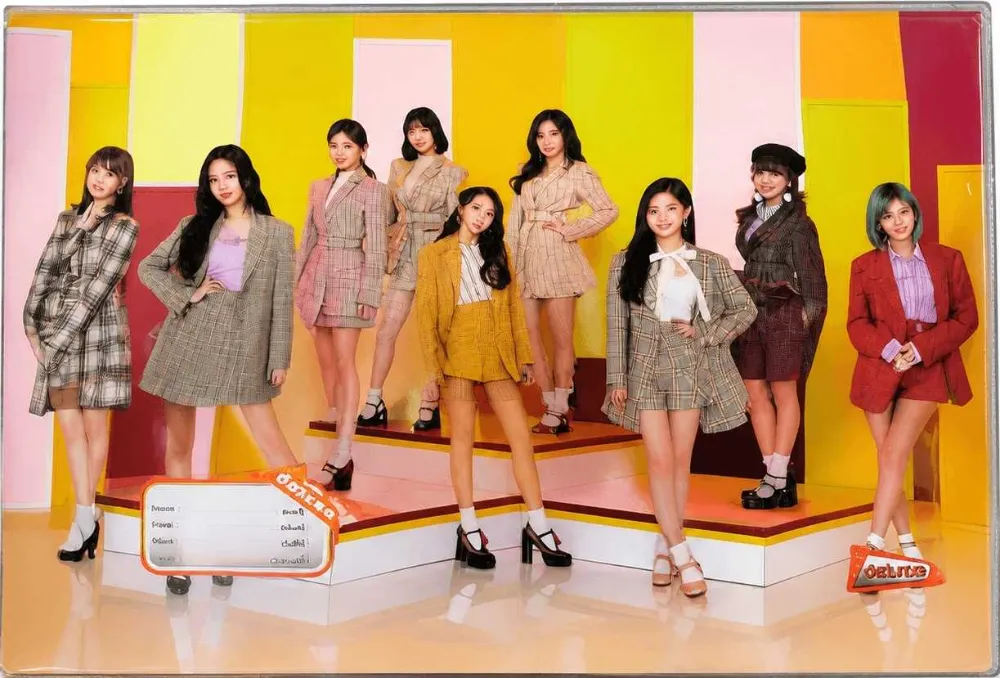 جلاد كتب لاصق - فرقة كيبوب بنات (K-Pop)